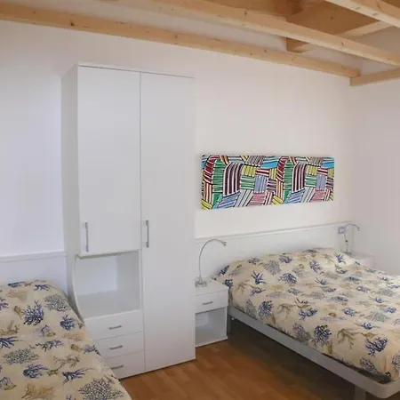A Cozy Townhouse A Stones Throw From The Sea *