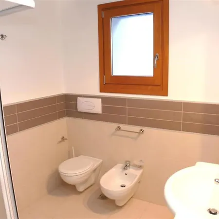 Apartment A Cozy Townhouse A Stones Throw From The Sea