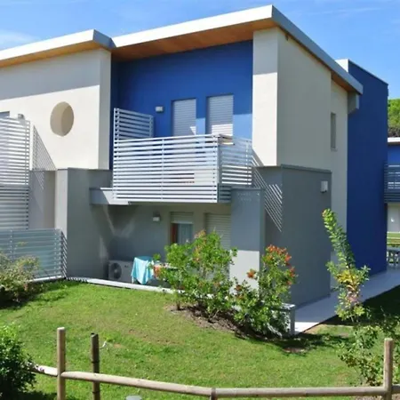 Apartment A Cozy Townhouse A Stones Throw From The Sea
