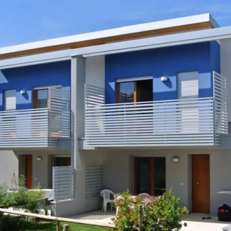 Apartment A Cozy Townhouse A Stones Throw From The Sea *